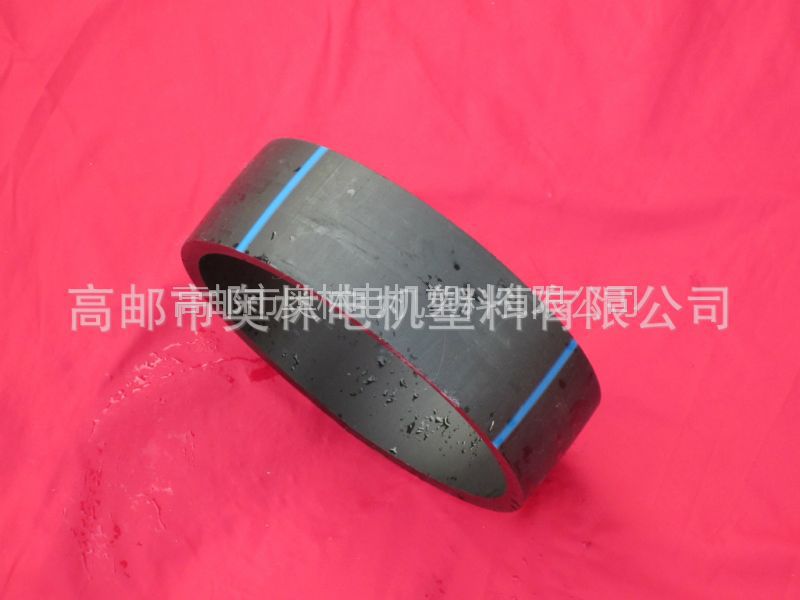 供應(yīng)各種規(guī)格的HDPE給水管
